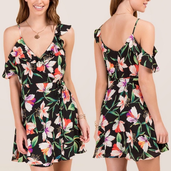 Asymmetric Sleeve Wrap Dress - Picture 2 of 6